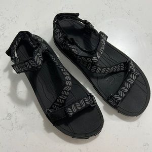 LL Bean Katahdin 4-Point Sandals